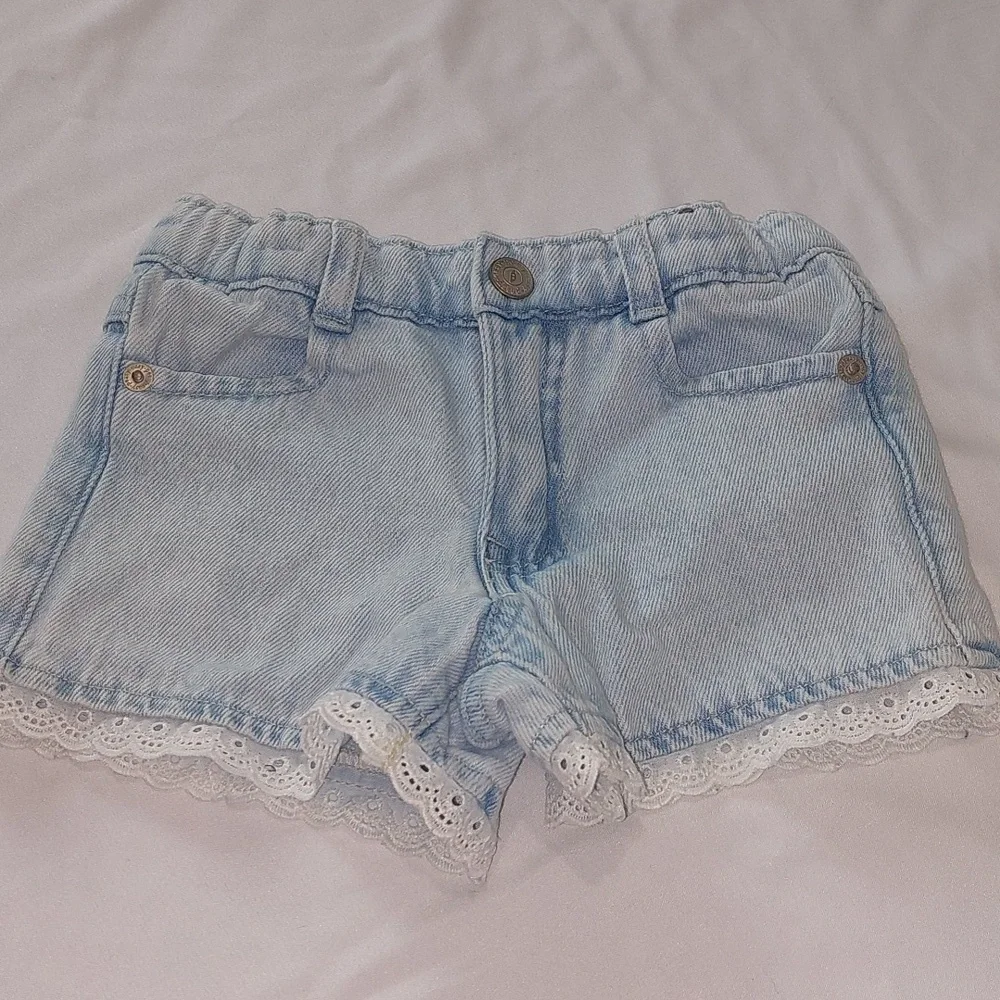 Easy Peasy Light Blue Denim Girls  Shorts with Lace Trim.Size 3T .